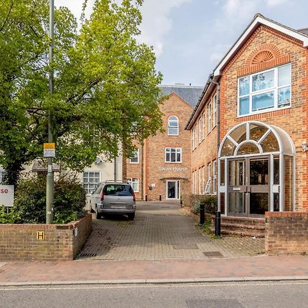 Roomspace Serviced Apartments - Swan House Leatherhead Exterior foto