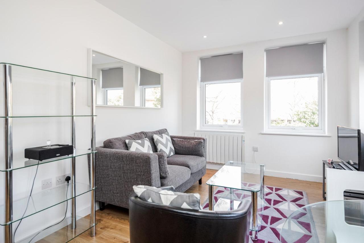 Roomspace Serviced Apartments - Swan House Leatherhead Exterior foto